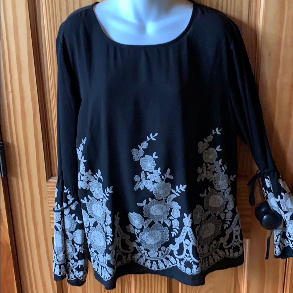 Maurices black floral top bell sleeves XLG